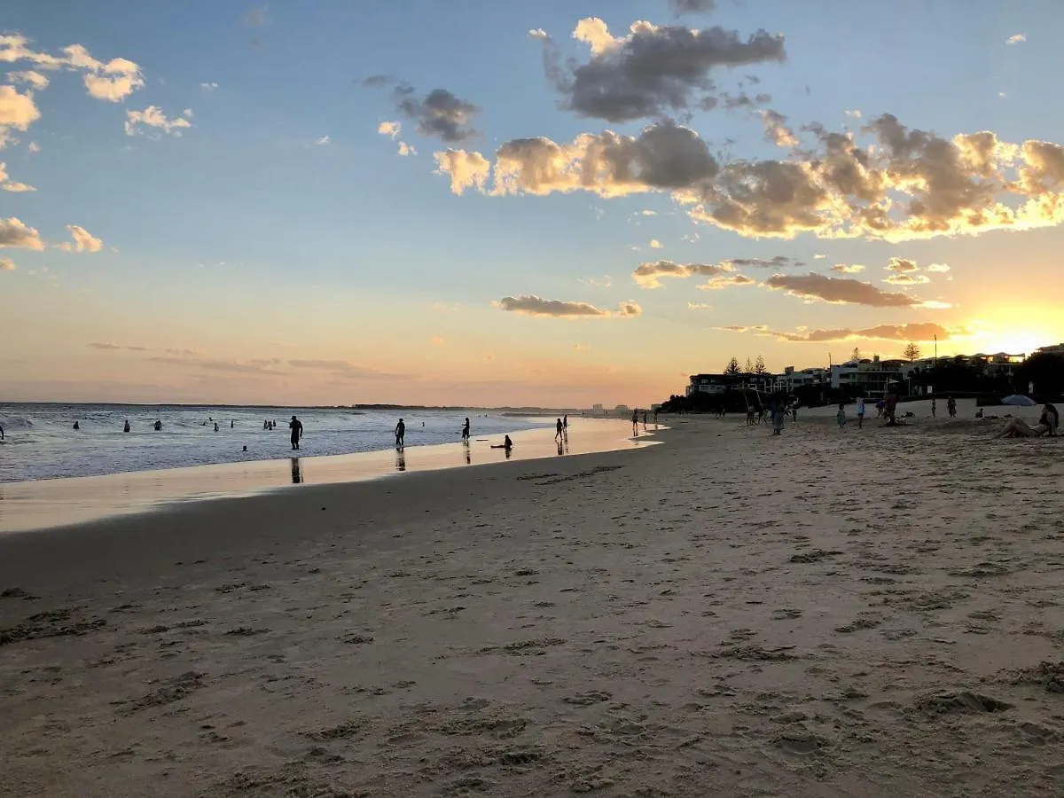 Retro Style Apartment Kings Beach With Ocean Views Caloundra Australia