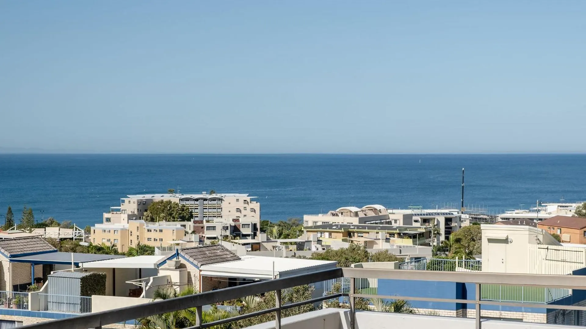 Retro Style Apartment Kings Beach With Ocean Views Caloundra Australia