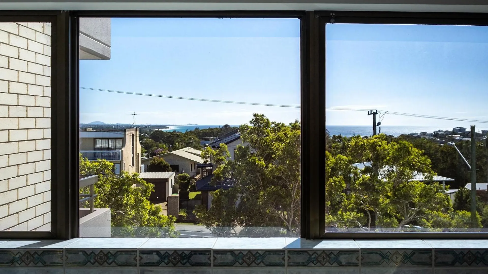 Retro Style Apartment Kings Beach With Ocean Views Caloundra