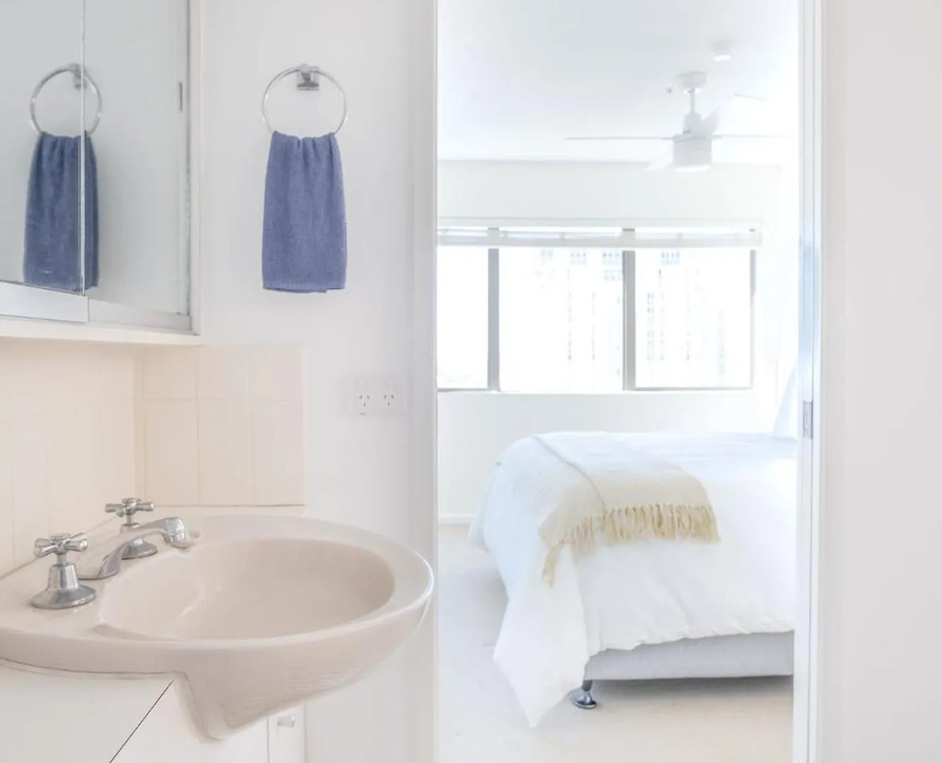 Retro Style Apartment Kings Beach With Ocean Views Caloundra