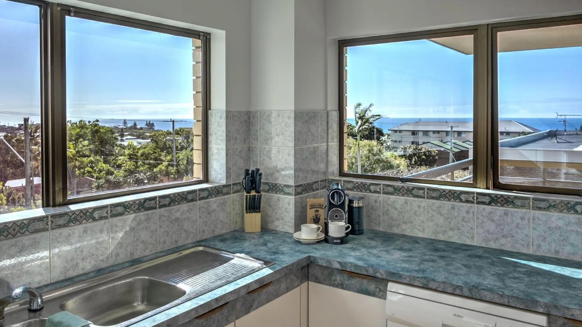 Retro Style Apartment Kings Beach With Ocean Views Caloundra 0*,  Austrálie