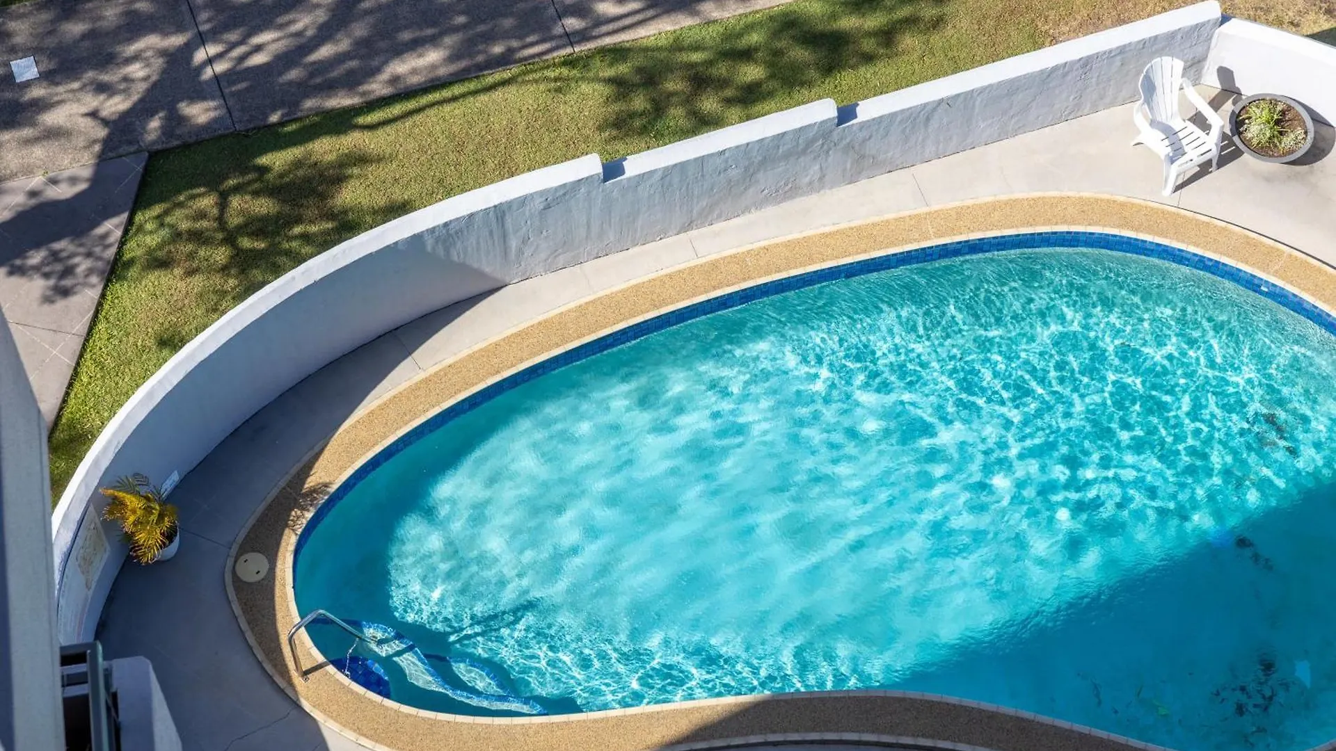 Retro Style Apartment Kings Beach With Ocean Views Caloundra